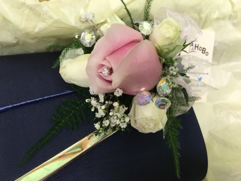 Button holes Corsages Handbag Sprays buy online or call 01691