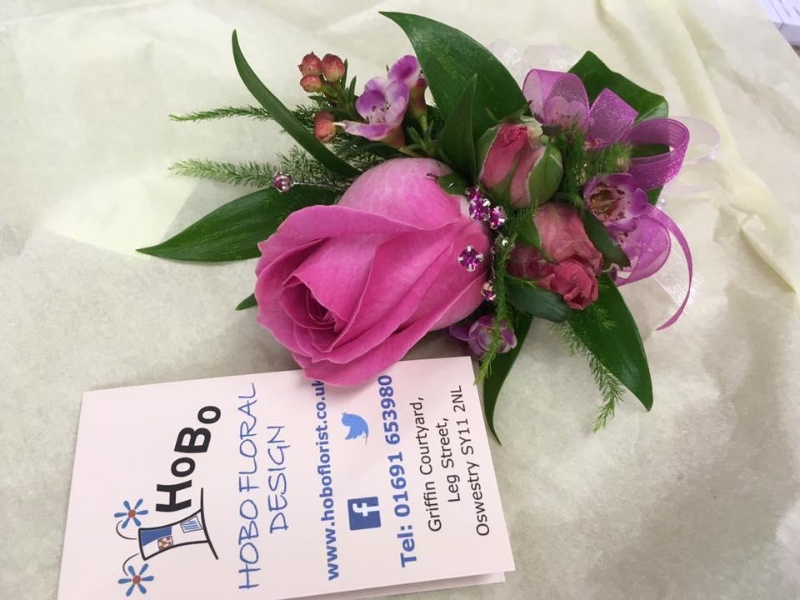 Button holes Corsages Handbag Sprays buy online or call 01691