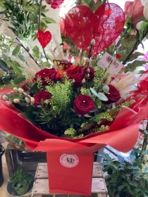 A Wow Factor  12 Red Roses bouquet