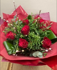 love you 6 red roses