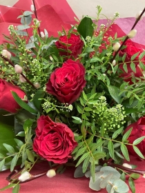 love you 6 red roses
